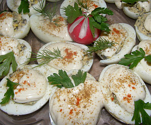 Wielkanocne jaja faszerowane pieczarkami